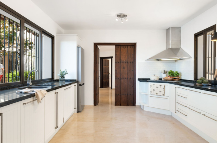 Image No.15-6 Bed Villa for sale