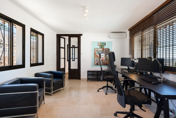 Image No.27-6 Bed Villa for sale