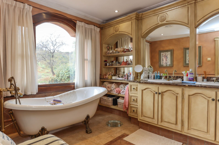 Image No.34-5 Bed Villa for sale