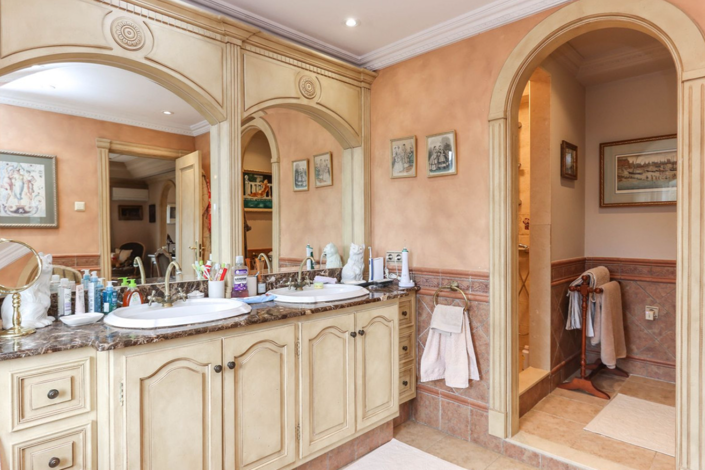 Image No.36-5 Bed Villa for sale