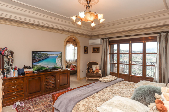 Image No.38-5 Bed Villa for sale