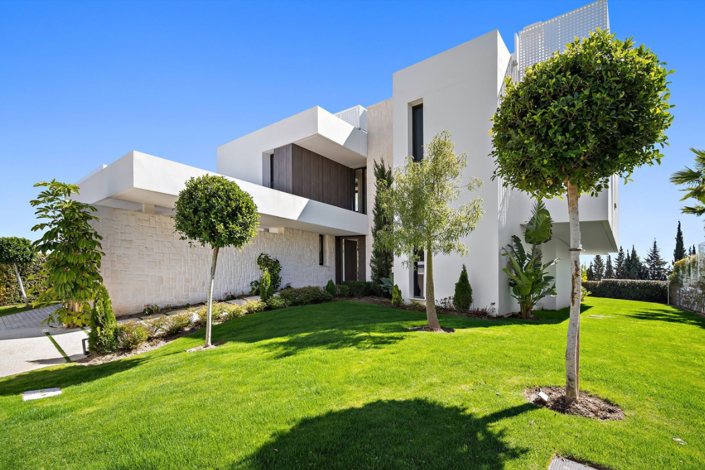 Image No.2-Villa de 5 chambres à vendre à Estepona