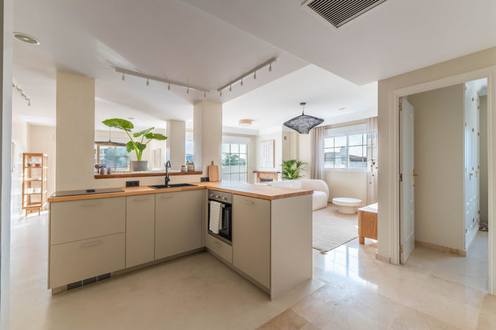 Image No.7-3 Bed Property for sale