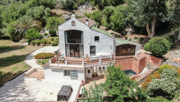 Image No.2-6 Bed Villa for sale