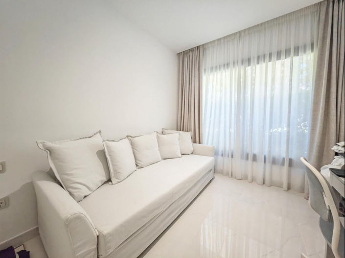 Image No.10-3 Bed Apartment for sale