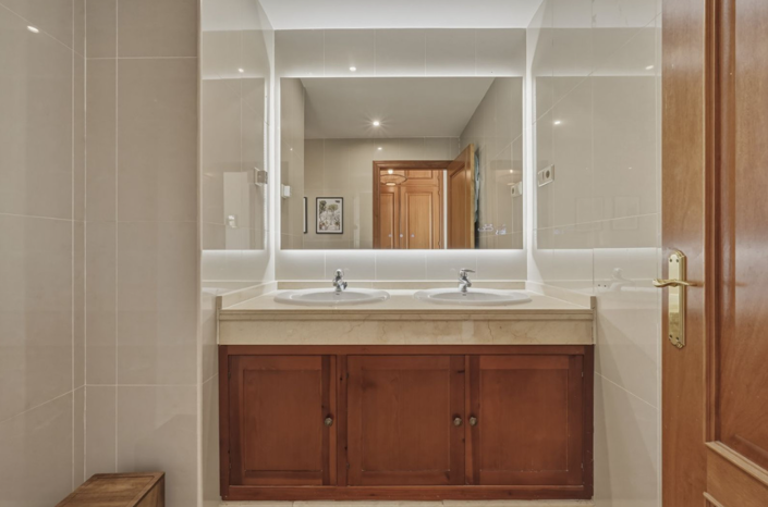 Image No.18-5 Bed Villa for sale