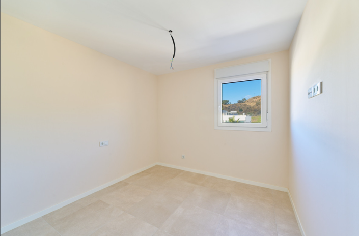 Image No.29-3 Bed House for sale