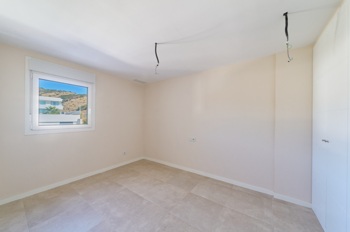 Image No.31-3 Bed House for sale