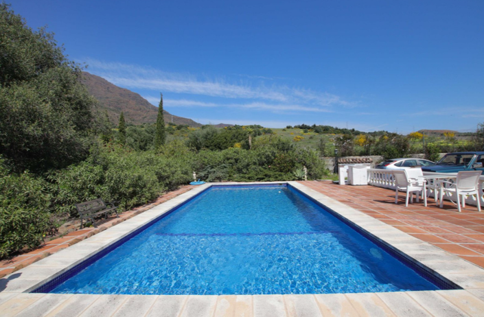 Image No.2-Villa de 4 chambres à vendre à Estepona