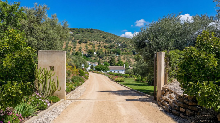 Image No.2-9 Bed Villa for sale