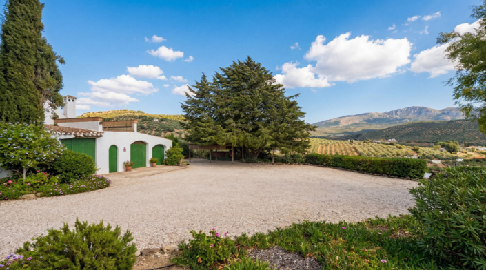 Image No.20-9 Bed Villa for sale