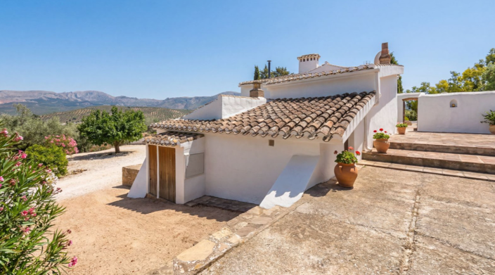 Image No.24-9 Bed Villa for sale