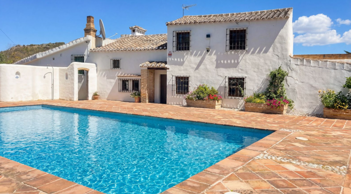 Image No.33-9 Bed Villa for sale