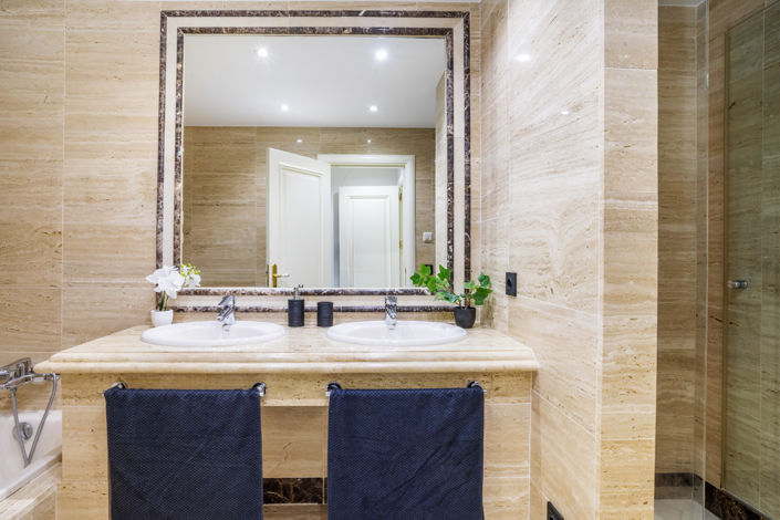 Image No.22-3 Bed Property for sale