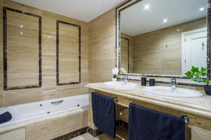 Image No.31-3 Bed Property for sale