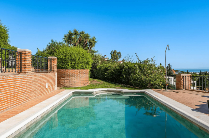 Image No.2-Villa de 4 chambres à vendre à Estepona