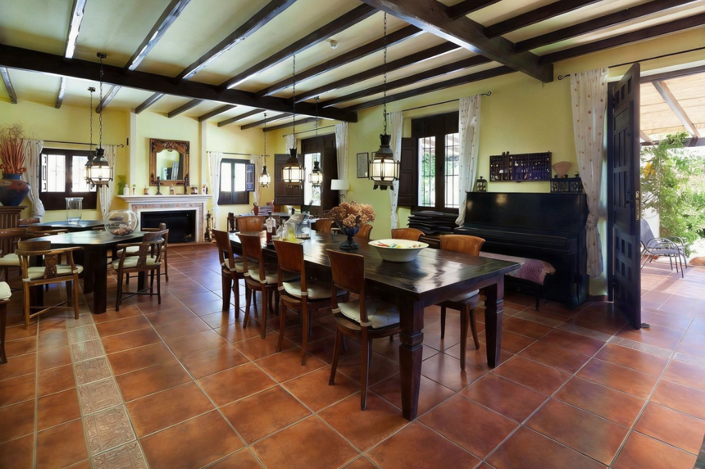 Image No.17-13 Bed Villa for sale