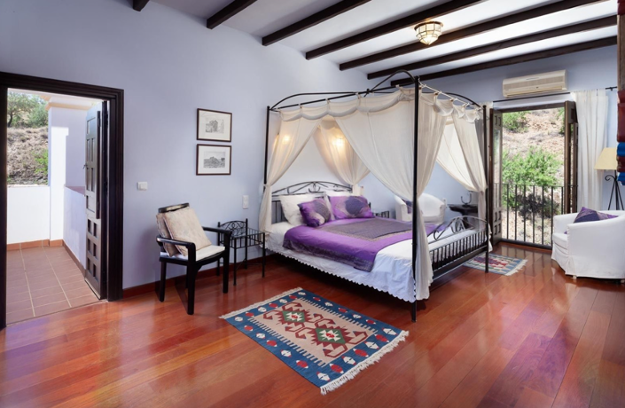 Image No.23-13 Bed Villa for sale