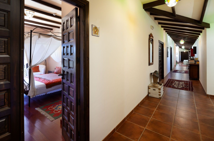 Image No.27-13 Bed Villa for sale
