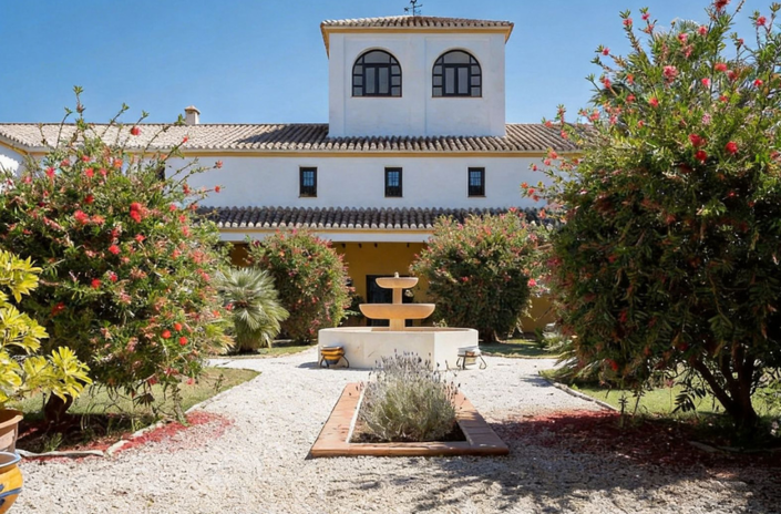 Image No.3-13 Bed Villa for sale