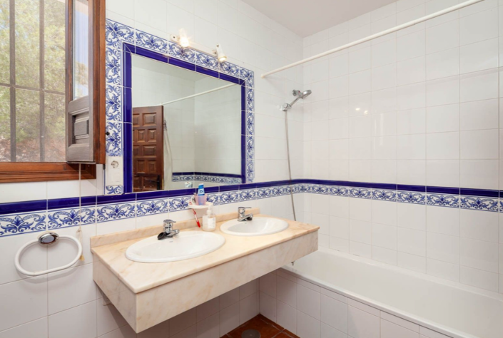 Image No.30-13 Bed Villa for sale