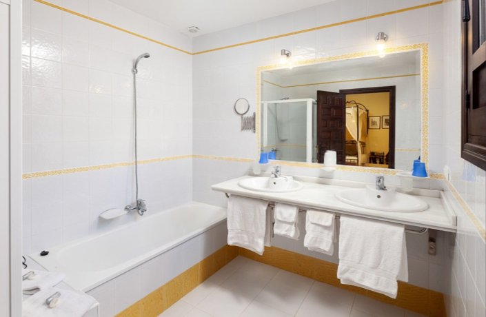 Image No.32-13 Bed Villa for sale