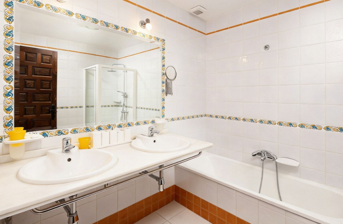 Image No.34-13 Bed Villa for sale