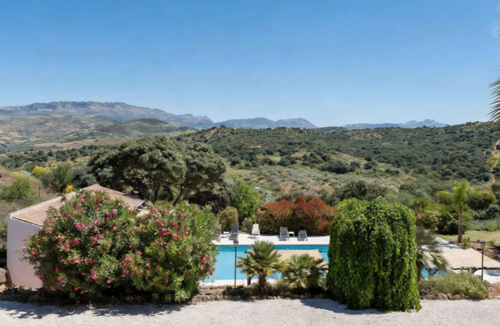 Image No.4-13 Bed Villa for sale