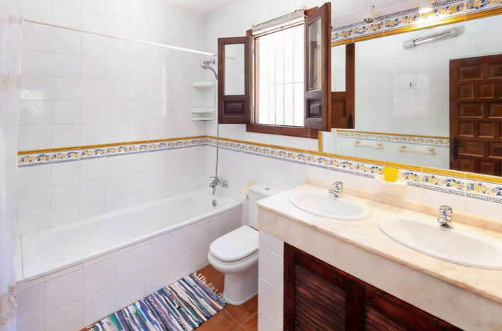Image No.49-13 Bed Villa for sale