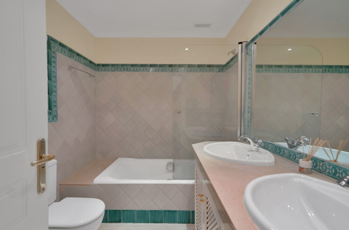 Image No.20-3 Bed Villa for sale