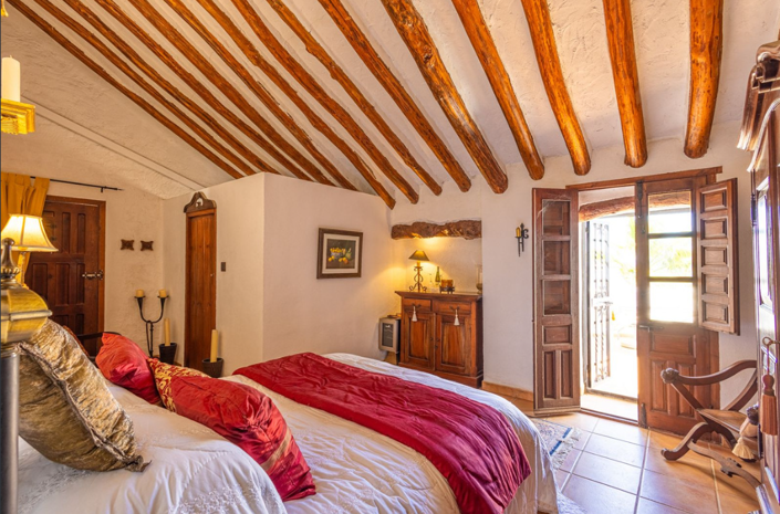 Image No.8-8 Bed Villa for sale