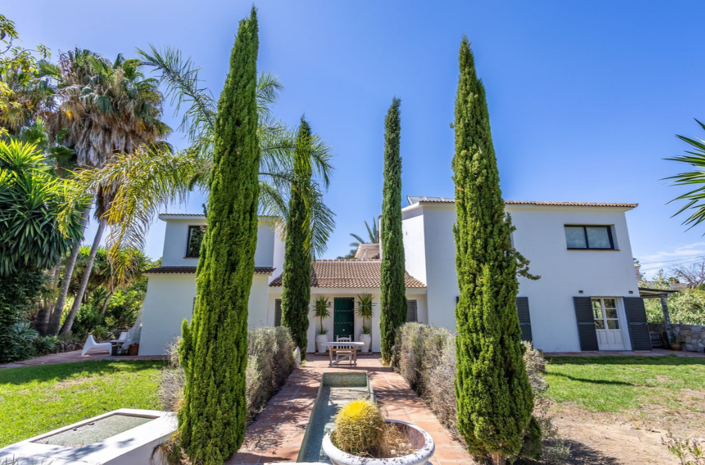 Image No.2-10 Bed Villa for sale