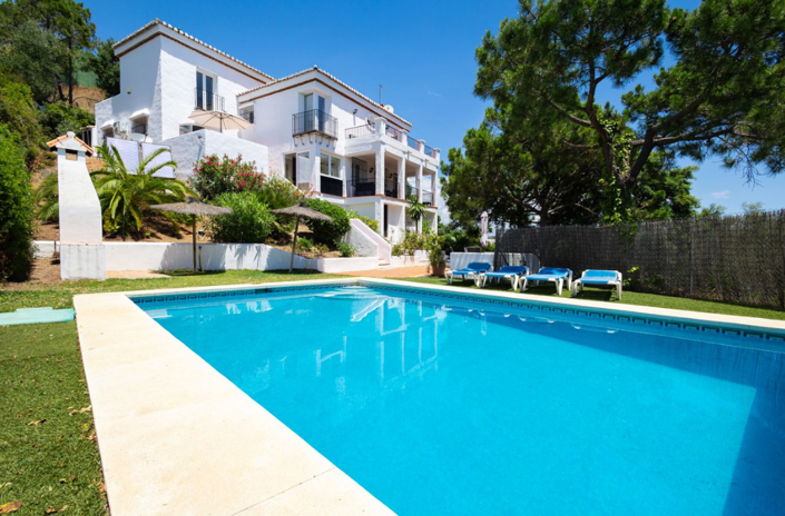 Image No.2-Villa de 3 chambres à vendre à Estepona