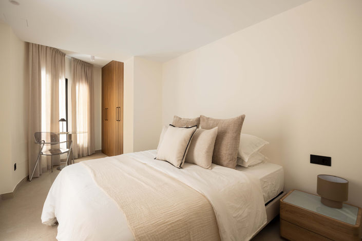 Image No.20-3 Bed Property for sale