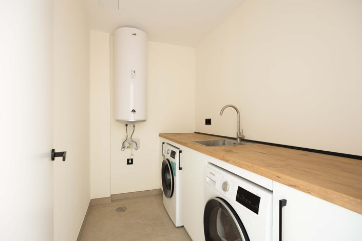 Image No.8-3 Bed Property for sale
