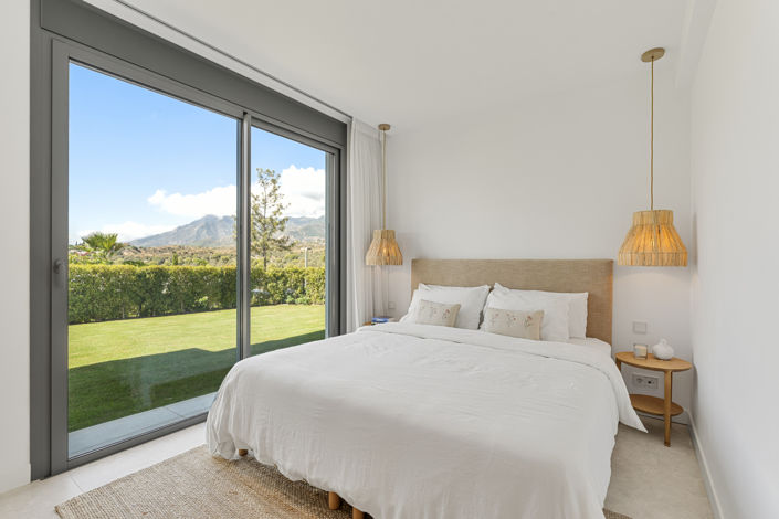 Image No.18-4 Bed Property for sale