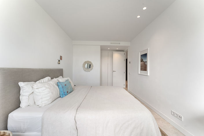 Image No.20-4 Bed Property for sale