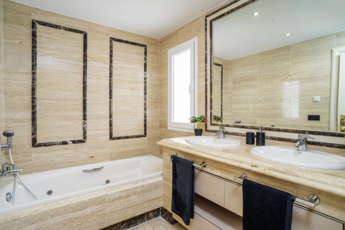 Image No.28-3 Bed Apartment for sale