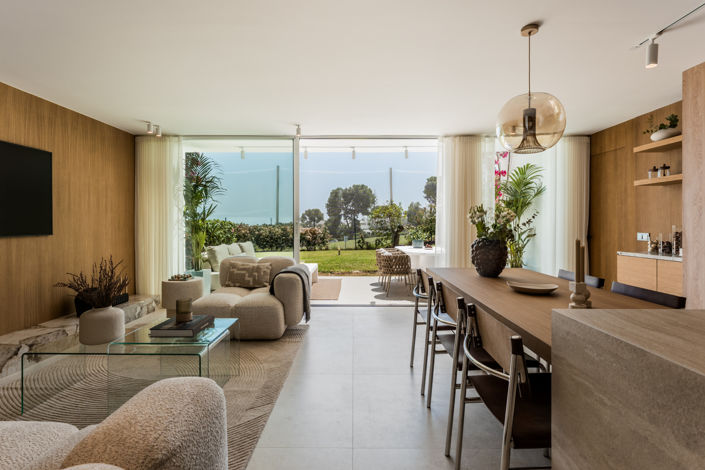 Image No.4-4 Bed Property for sale