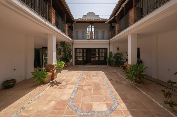 Image No.3-6 Bed Villa for sale
