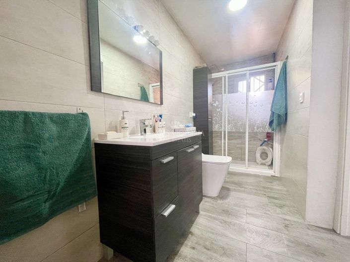 Image No.30-2 Bed Property for sale