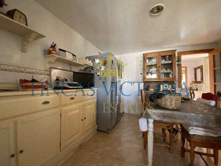 Image No.12-7 Bed Property for sale