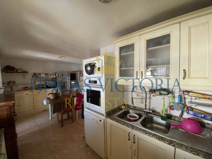 Image No.15-7 Bed Property for sale