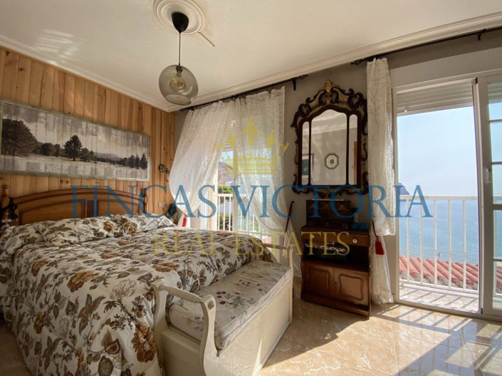 Image No.32-7 Bed Property for sale