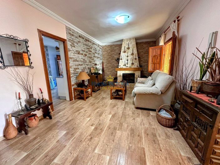 Image No.24-3 Bed Property for sale