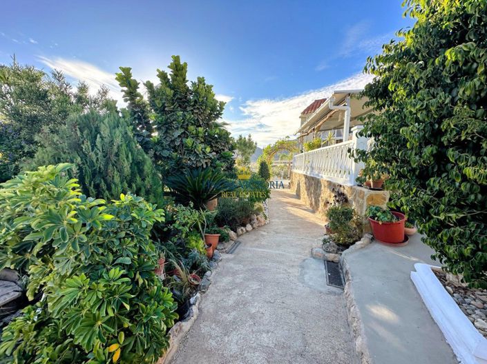 Image No.43-3 Bed Property for sale