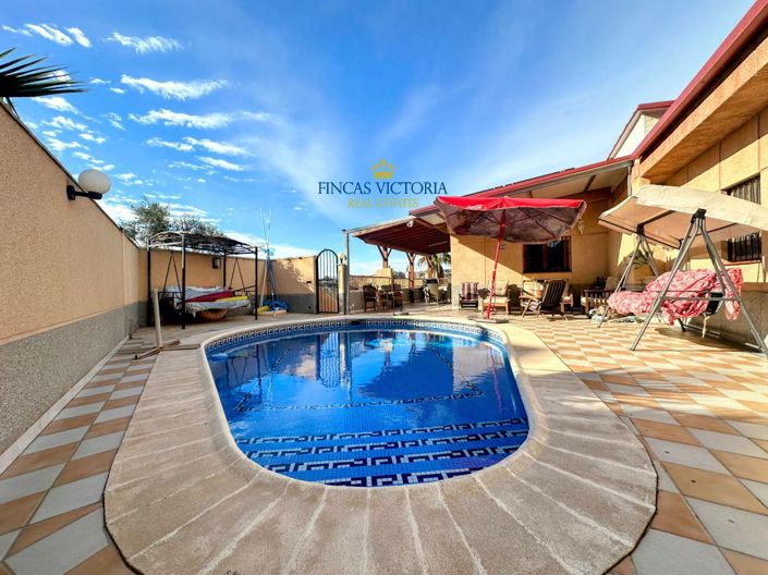 Image No.1-4 Bed Property for sale