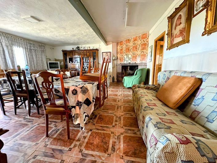 Image No.10-3 Bed Property for sale