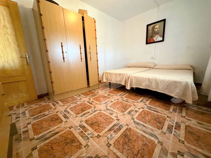 Image No.14-3 Bed Property for sale