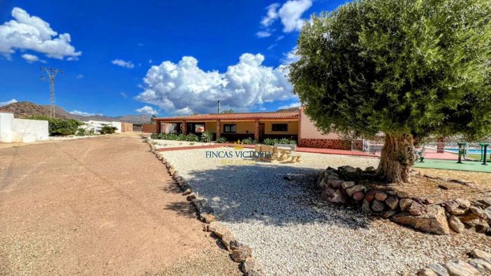 Image No.22-4 Bed Property for sale